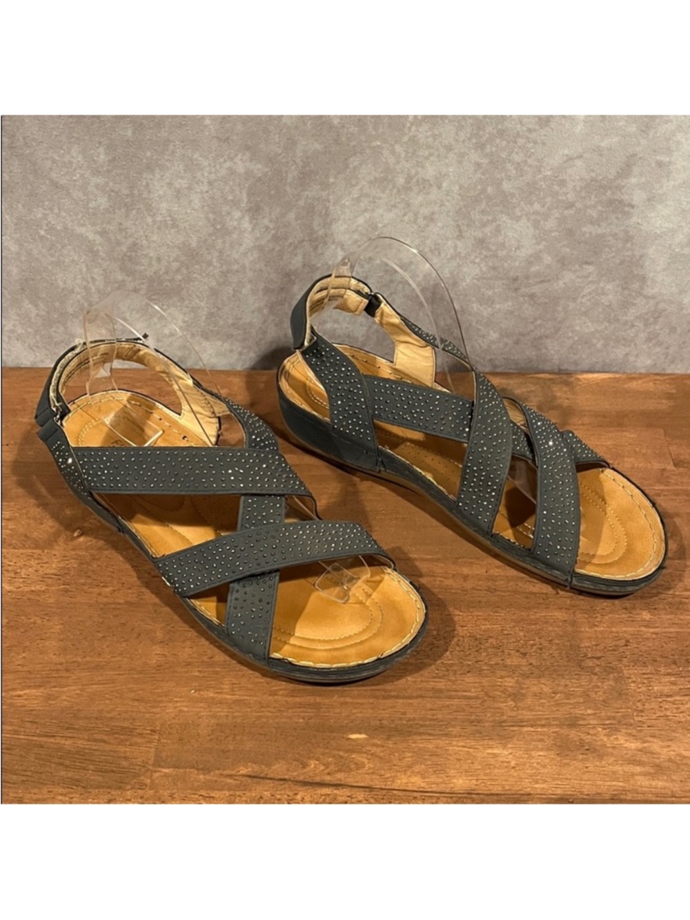 Flex Step Reagan Navy Studded Crisscross Vegan Leather Comfort Sandals sz 9